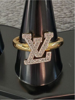 ✨💛 MUST‑HAVE GOLD AND RHINESTONE RING 💍 Adjustable starting at Size 8+